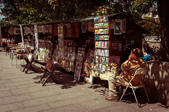 Vendor Paris  1  C  8b  ©  Richard Hyde  2023
