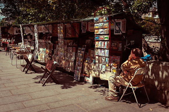 Vendor Paris  1  C  8b  ©  Richard Hyde  2023