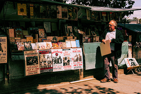 Vendor - Paris  2  C  8b  ©  Richard Hyde  2023