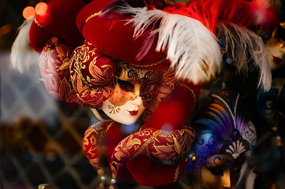Nice Masque  1  C  8b  ©  Richard Hyde  2023