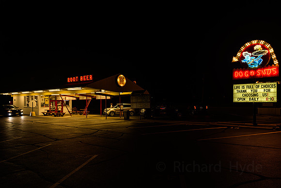 Dog n Suds  1  C  8b  ©  Richard Hyde  2023