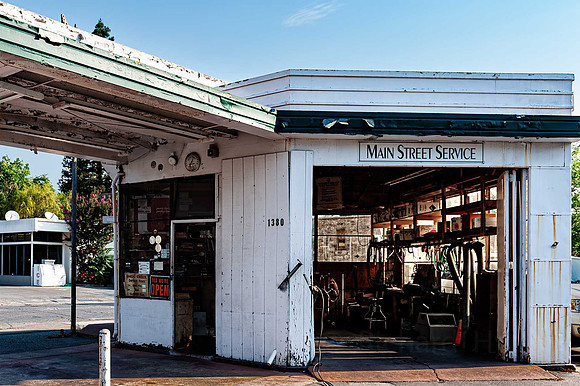 Main Street Service   1  C    8b  ©  Richard Hyde  2023