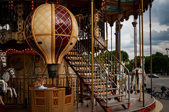 Carousel Paris  1  C 8  ©  Rihard Hyde  2023