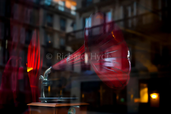 Trompe_Rouge__Monmartre__Paris
